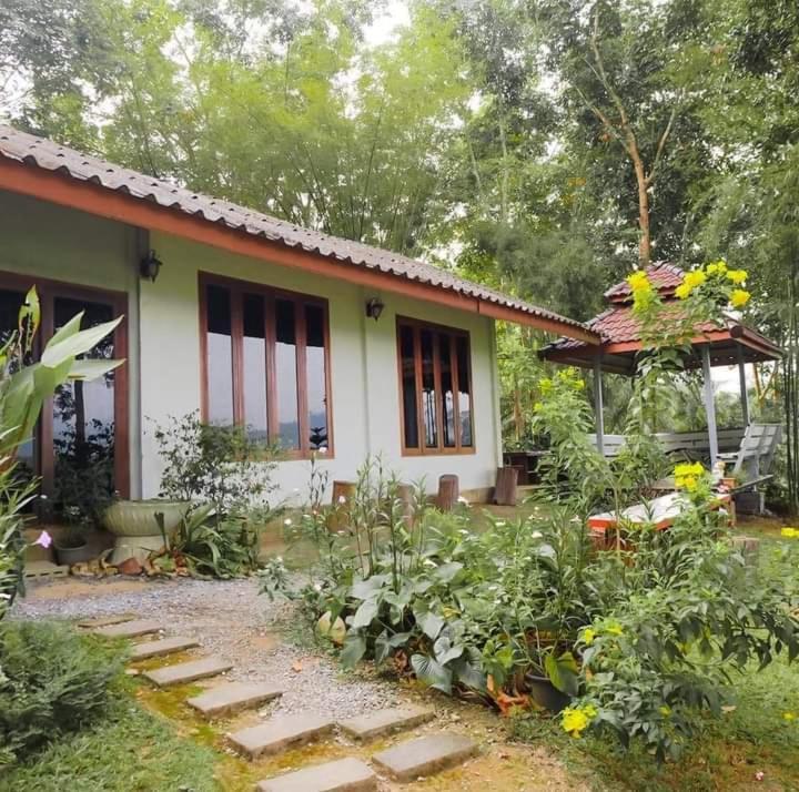 ภูริรักษ์ โฮมสเตย์ Ban Pha Saeng Lang Ngoại thất bức ảnh
