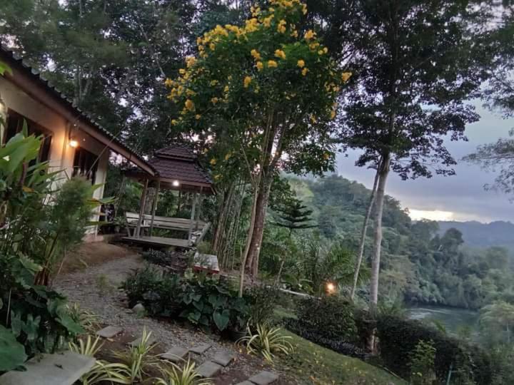 ภูริรักษ์ โฮมสเตย์ Ban Pha Saeng Lang Ngoại thất bức ảnh