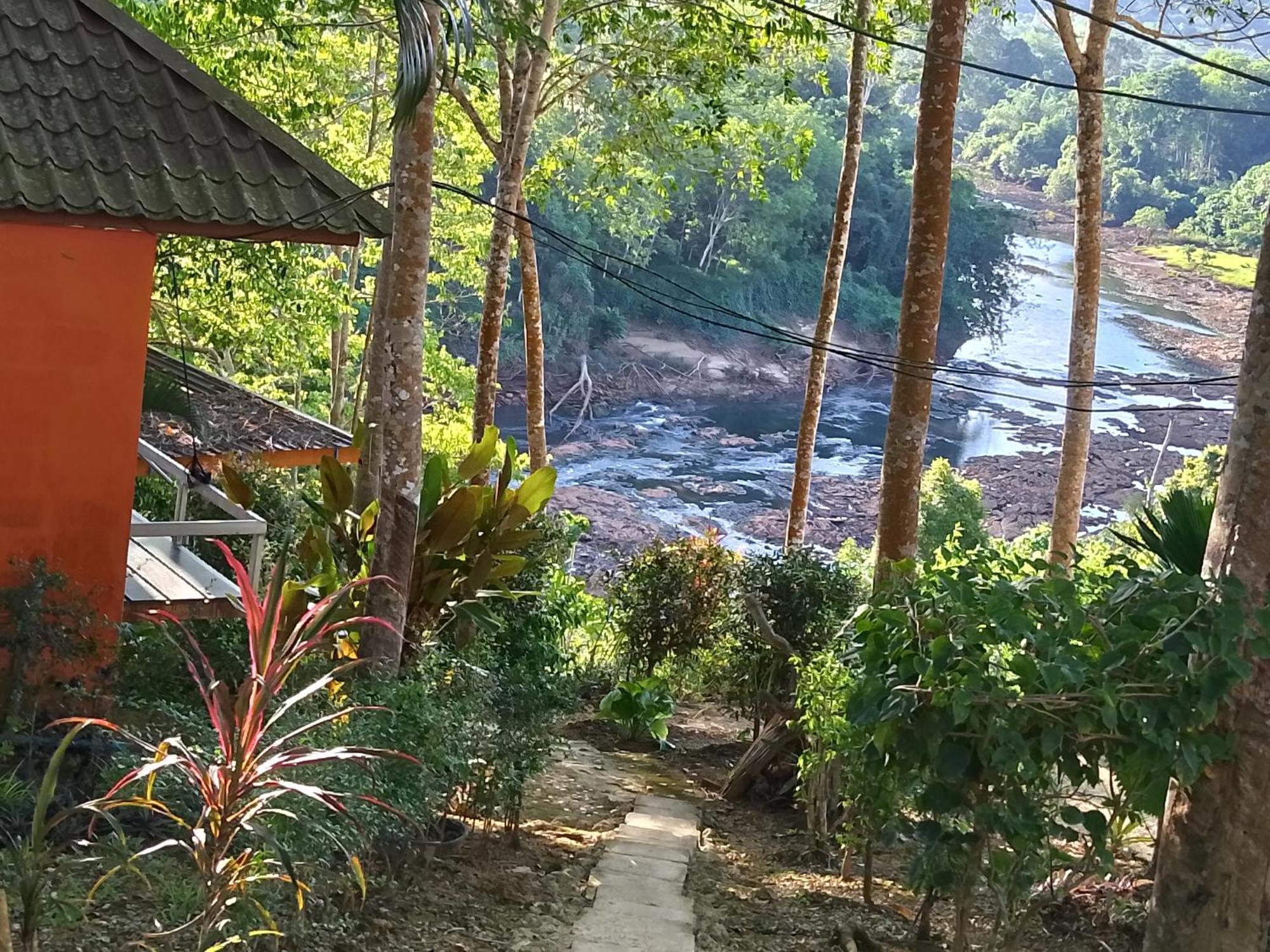 ภูริรักษ์ โฮมสเตย์ Ban Pha Saeng Lang Ngoại thất bức ảnh